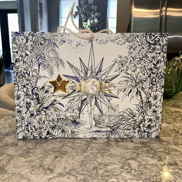 ✨ Dior Shopping Bag with Gold Star Charm - Approx. 16.5” x 12” x 4.75” - Picture 1 of 4